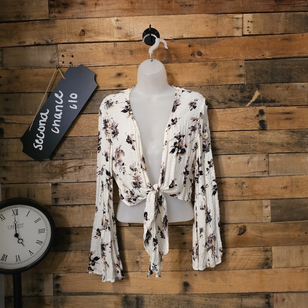Wild Honey women's cropped floral tie front top size large